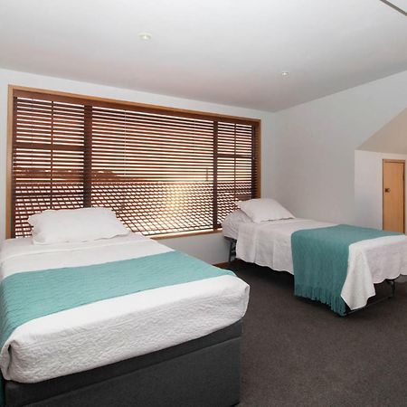Beachfront Bliss On Wanaka Terrace Support Local Villa New Plymouth Exteriör bild