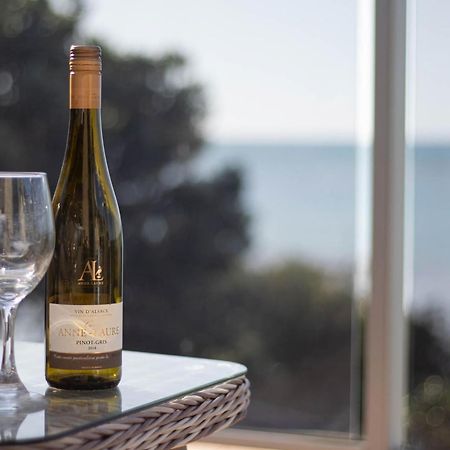 Beachfront Bliss On Wanaka Terrace Support Local Villa New Plymouth Exteriör bild