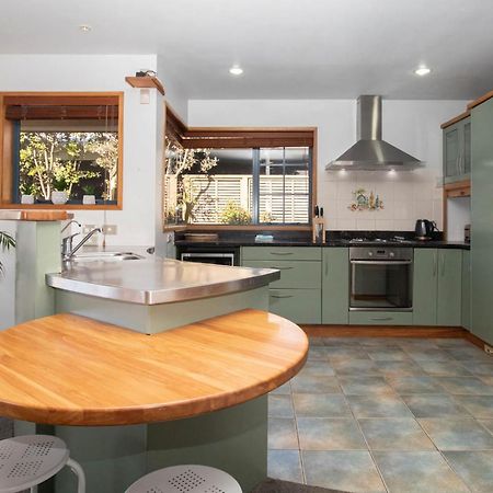 Beachfront Bliss On Wanaka Terrace Support Local Villa New Plymouth Exteriör bild