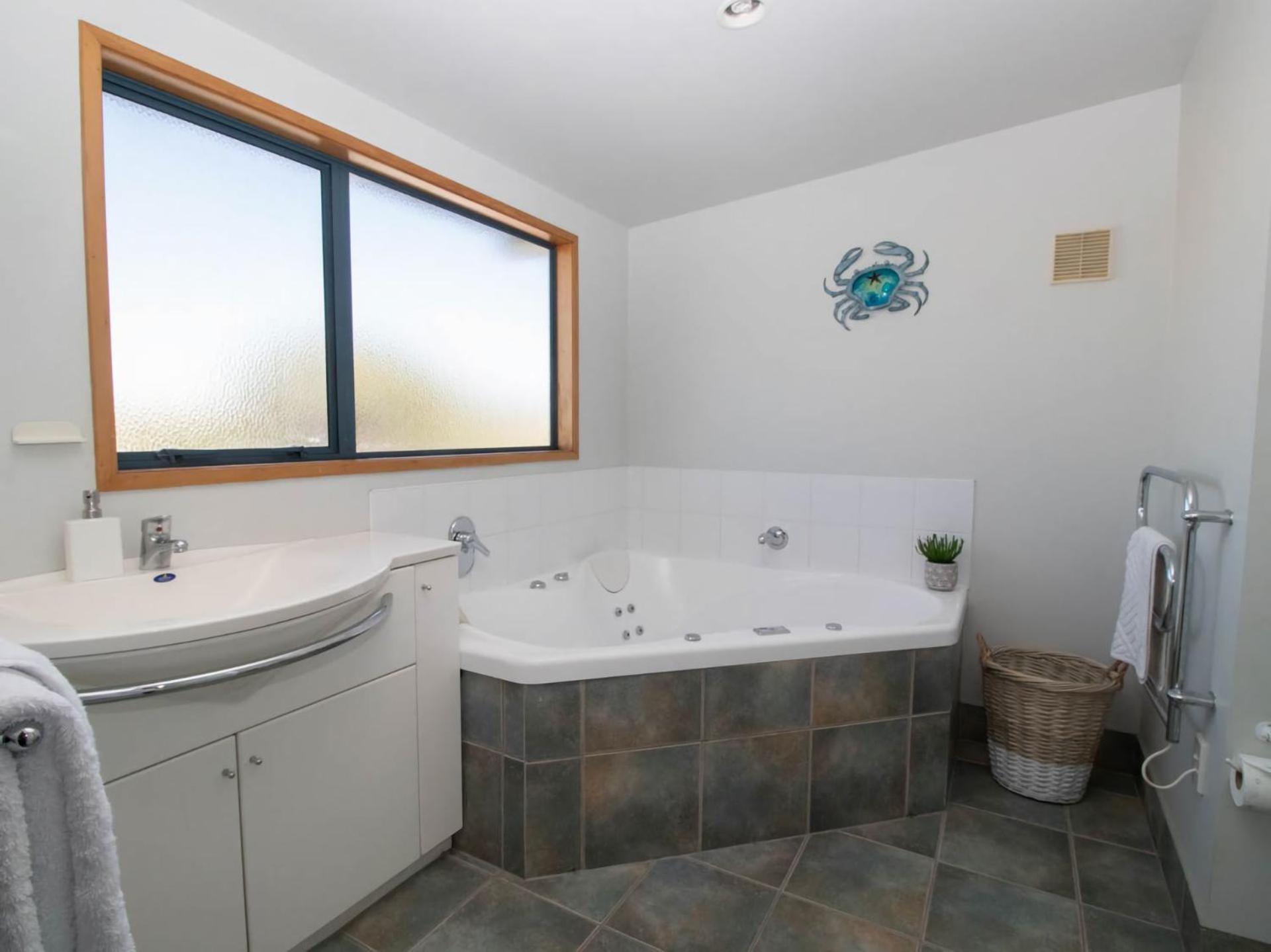 Beachfront Bliss On Wanaka Terrace Support Local Villa New Plymouth Exteriör bild