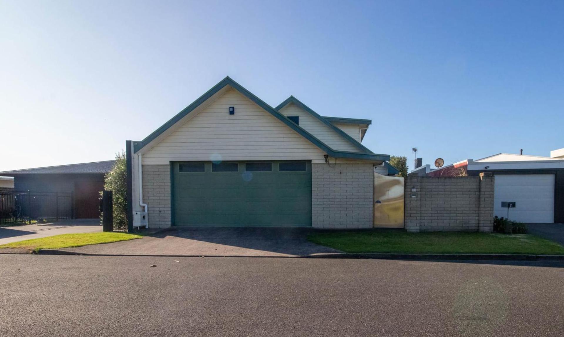 Beachfront Bliss On Wanaka Terrace Support Local Villa New Plymouth Exteriör bild