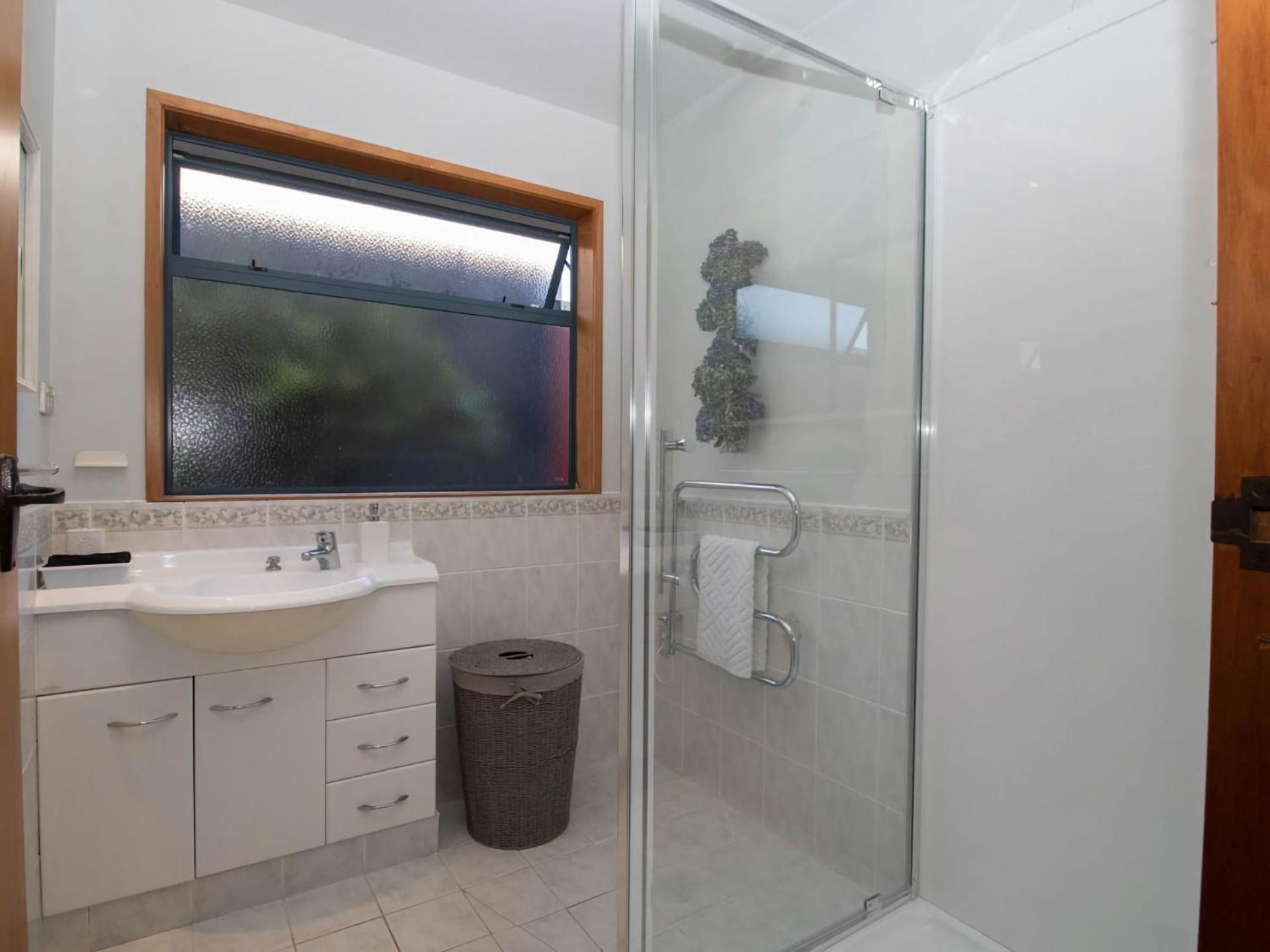 Beachfront Bliss On Wanaka Terrace Support Local Villa New Plymouth Exteriör bild