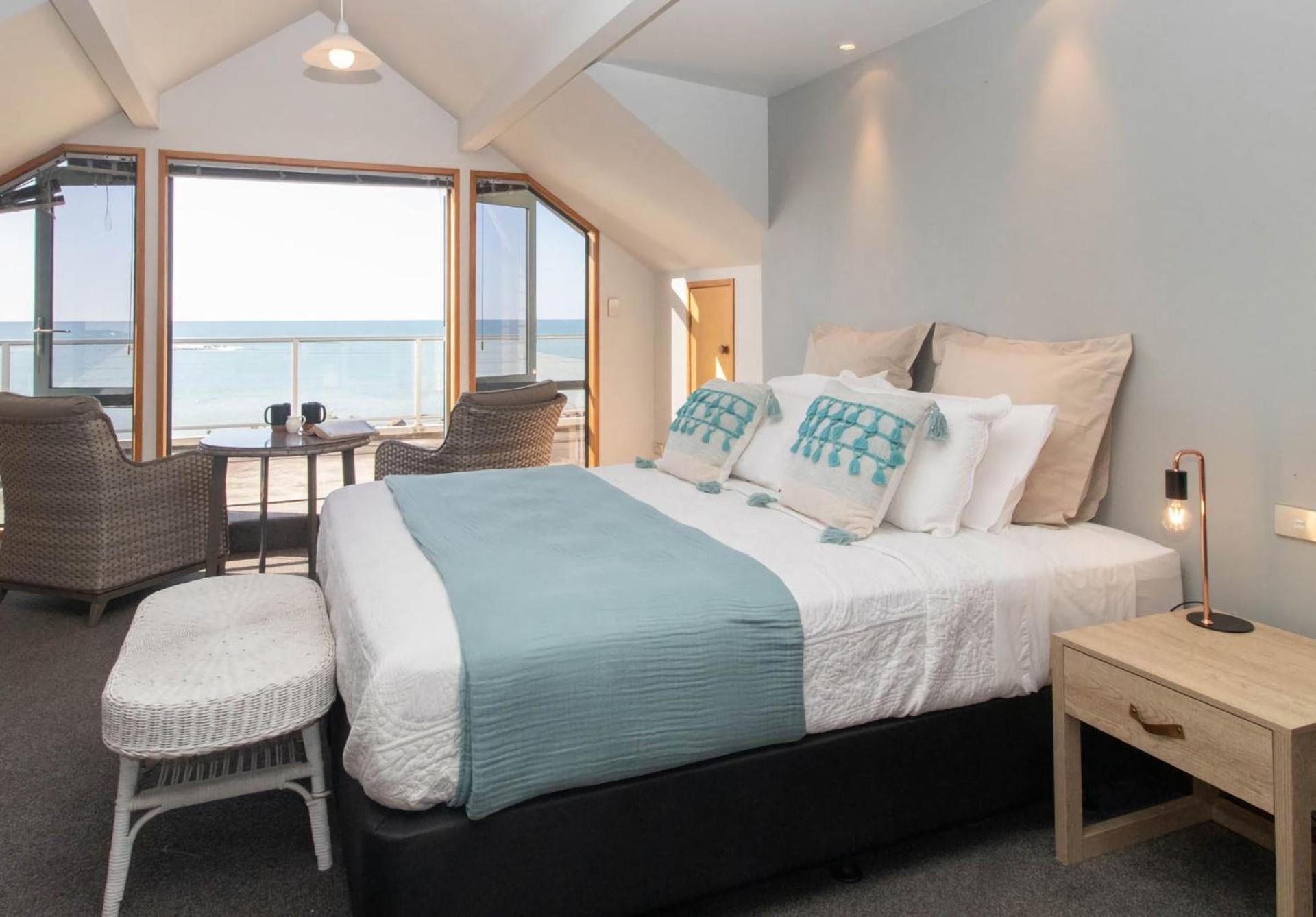 Beachfront Bliss On Wanaka Terrace Support Local Villa New Plymouth Exteriör bild