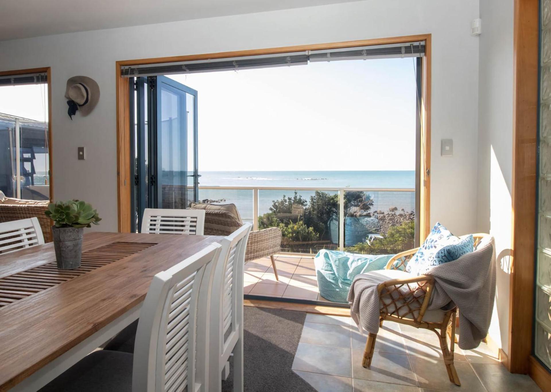 Beachfront Bliss On Wanaka Terrace Support Local Villa New Plymouth Exteriör bild