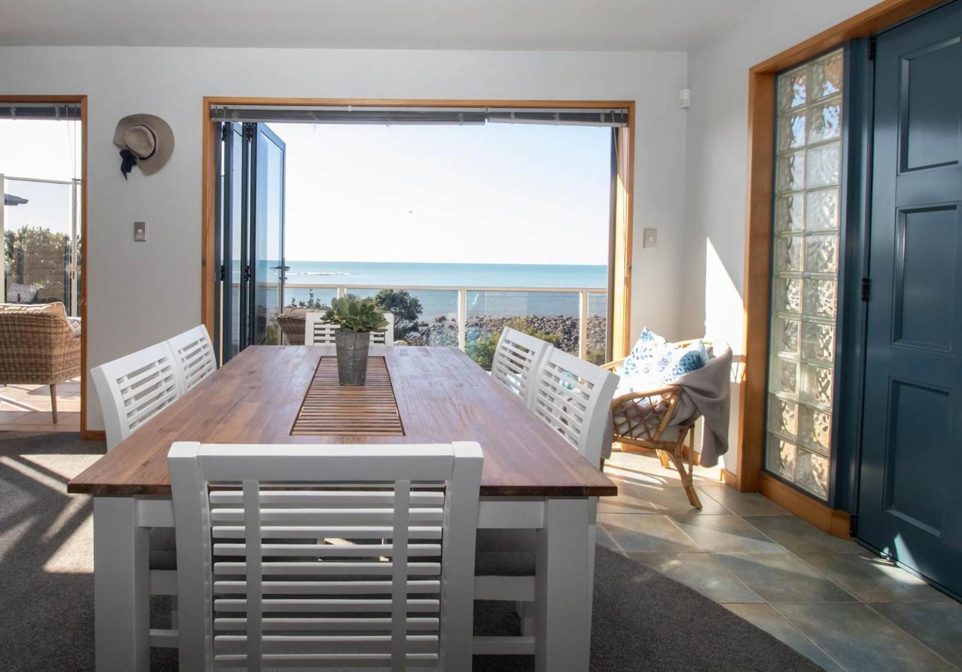 Beachfront Bliss On Wanaka Terrace Support Local Villa New Plymouth Exteriör bild