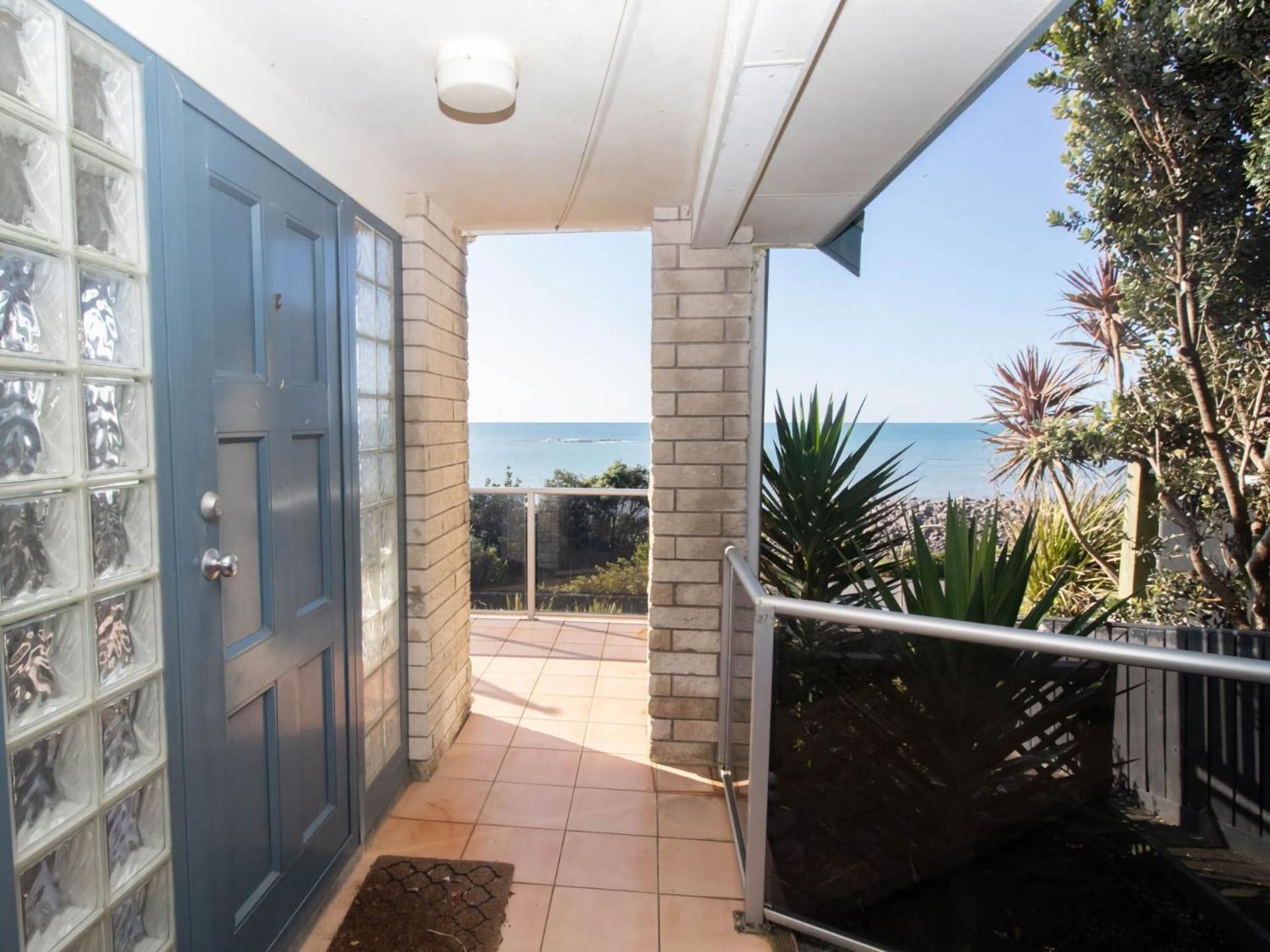 Beachfront Bliss On Wanaka Terrace Support Local Villa New Plymouth Exteriör bild