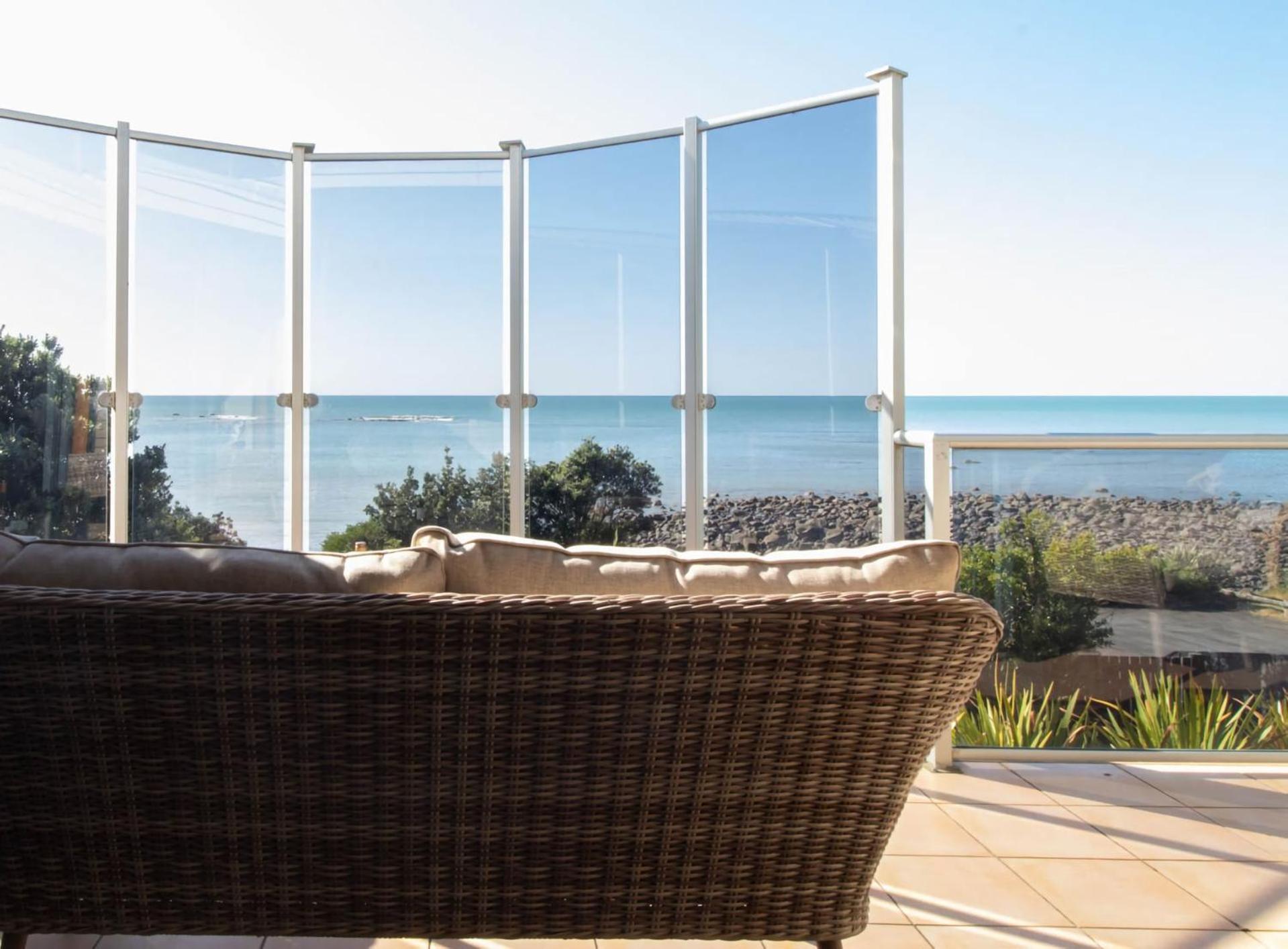Beachfront Bliss On Wanaka Terrace Support Local Villa New Plymouth Exteriör bild