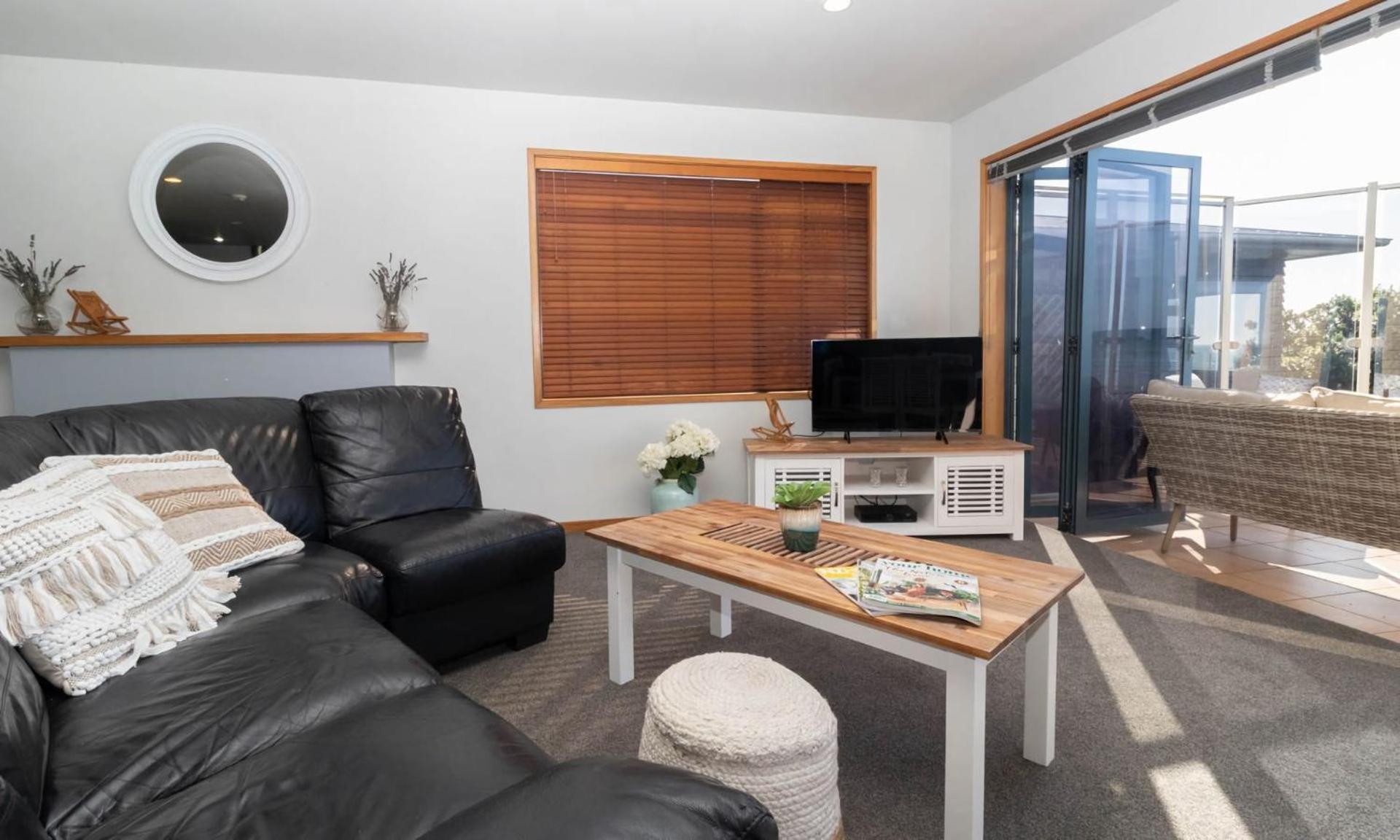 Beachfront Bliss On Wanaka Terrace Support Local Villa New Plymouth Exteriör bild